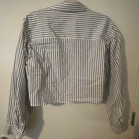 Boxy cropped button down - Picture 2 of 4